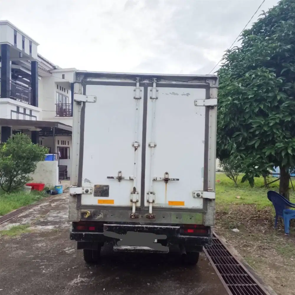 mitsubishi colt box (2009)