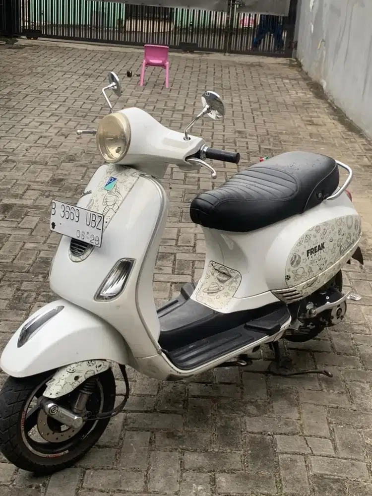 VESPA LX 125 2V 2012 PUTIH MURAH MERIAH