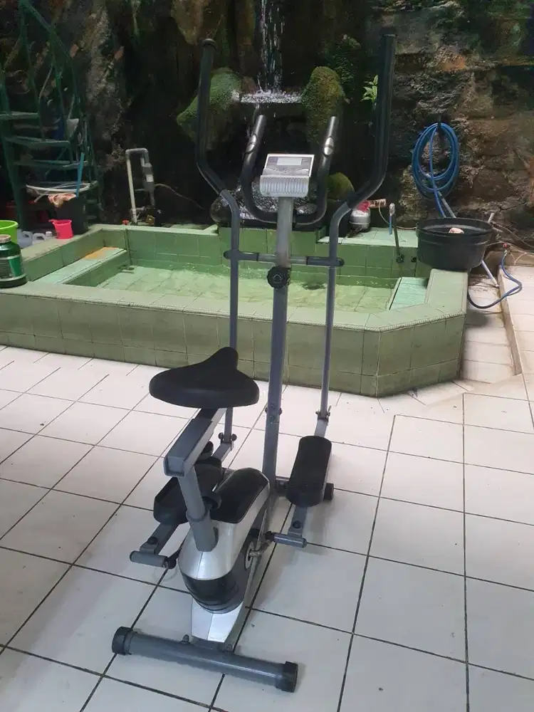 Cross Trainer / Sepeda statis
