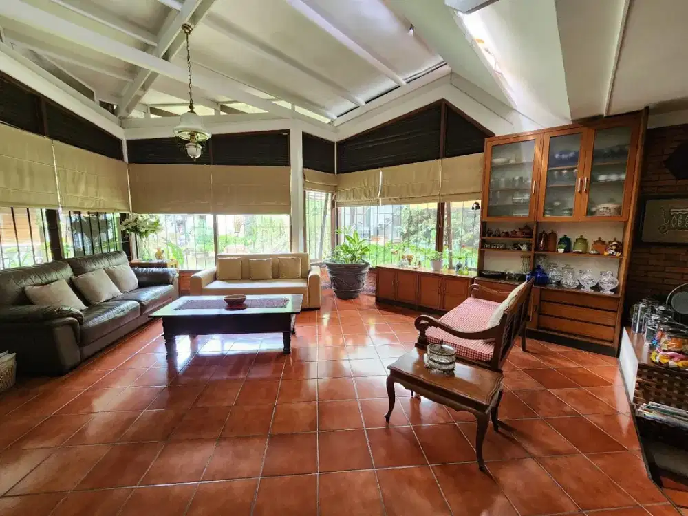 Dijual CepatRumah Luas Asri Siap Huni di Jalan Pahlawan Kota Bandung