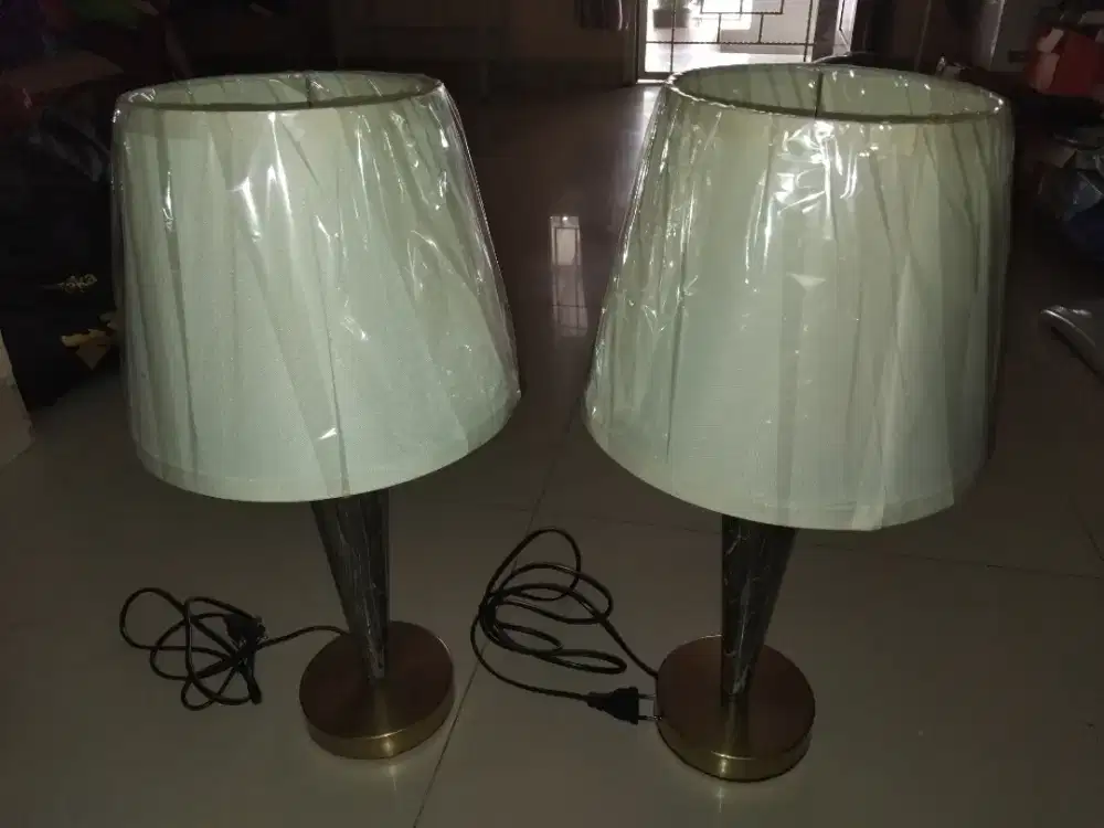 Eglare Lampu Meja