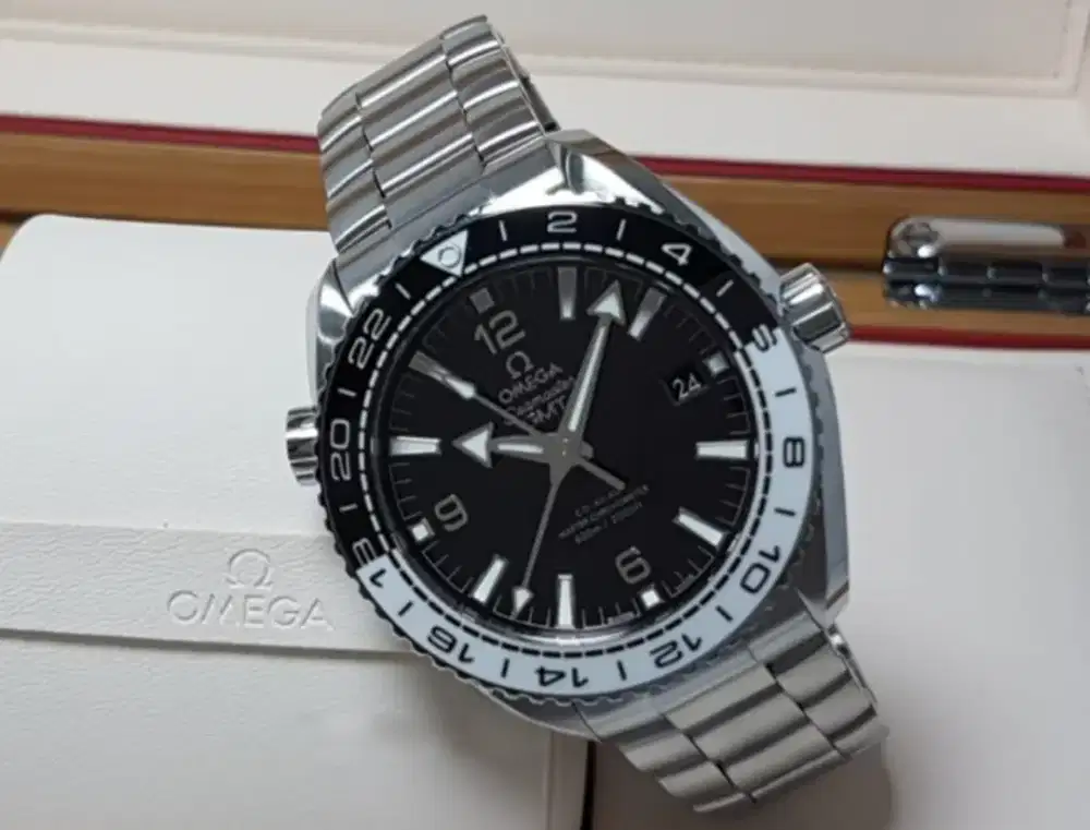 Omega 
Seamaster Planet Ocean Gmt Ceramic Bezel 