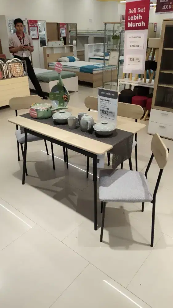 MEJA MAKAN MINIMALIS