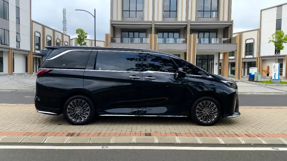 LEXUZ LM 350H 7 SEATER HYBDRID LIKE NEW 2024