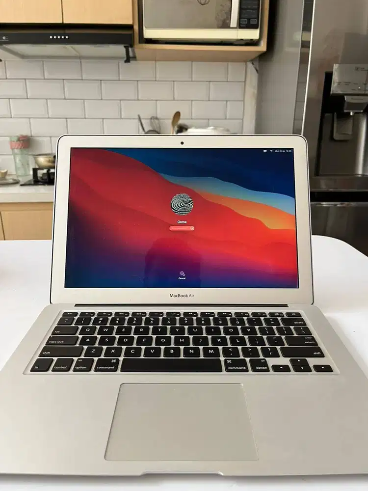 Macbook Air 13 inch Mid 2013 Core i5 Ram 4GB SSD 128GB