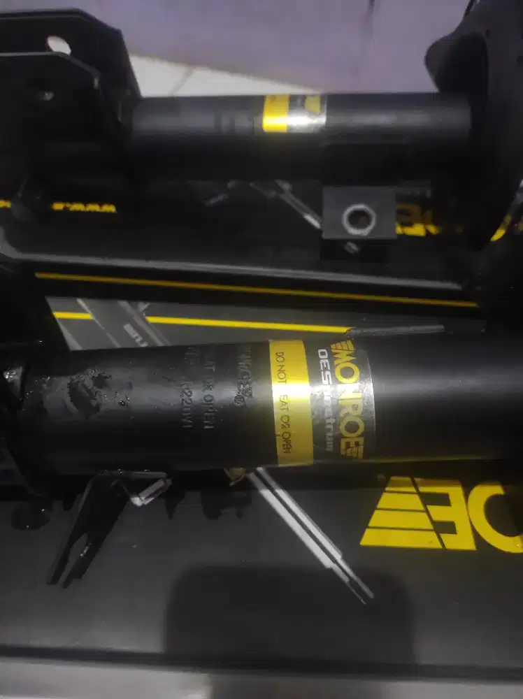 Front Sokbreker /peredam kejut Ertiga 2013