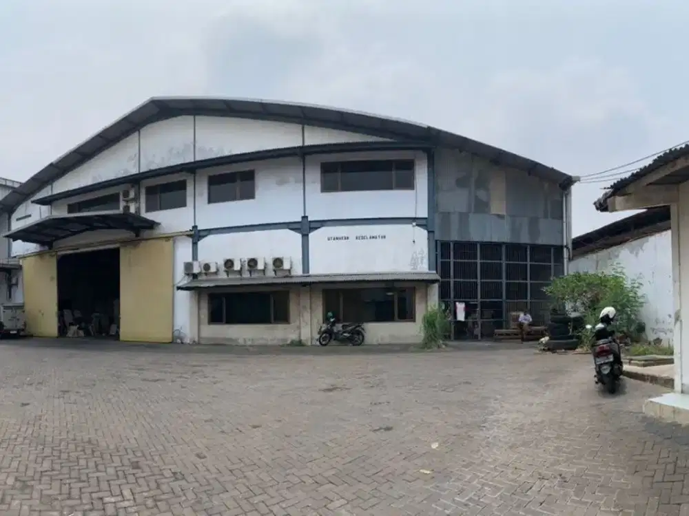 Gudang Bagus di Kawasan Komplek Pergudangan, Margomulyo Indah