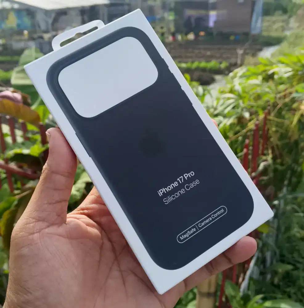 Silicone Case Black for iPhone 17 Pro 100 Persen ORI LIKE NEW Blm 1Bln