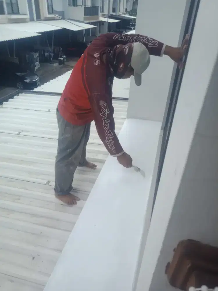 Perbaikan atap bocor