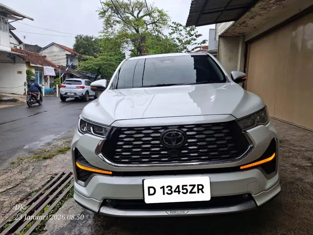 Toyota inova zenix Q hybrid tss matic 2024