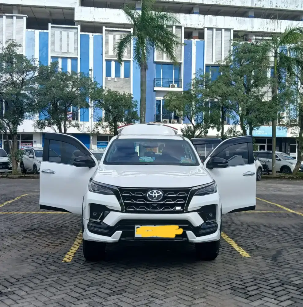 Toyota FORTUNER 2.8 GR Sport Putih AT