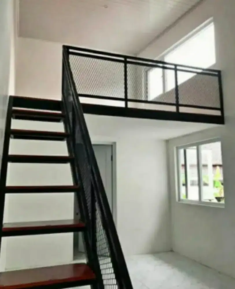 Mezzanine indoor. Mezzanine tempat tidur