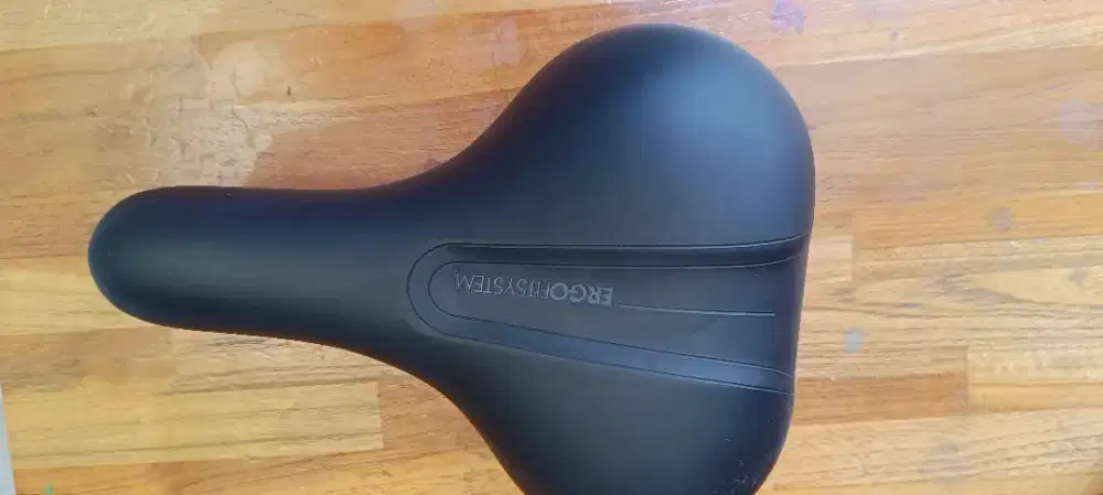 I'm selling a BSD City bike saddle.