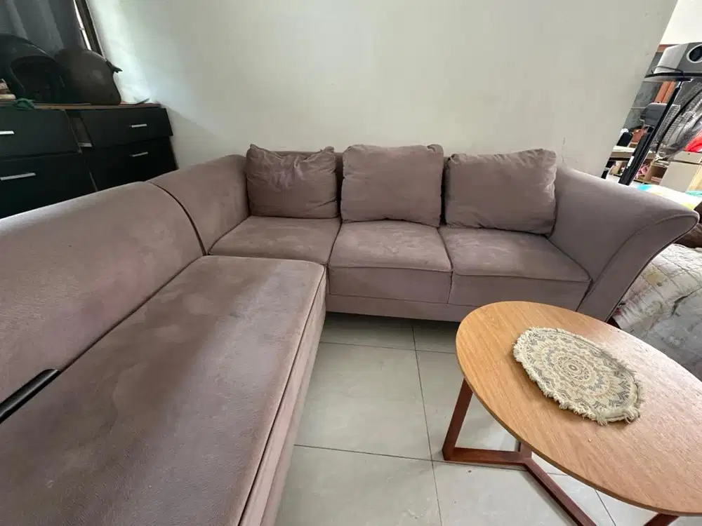 Sofa L ruang tamu