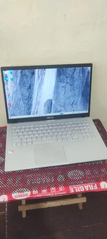 laptop Asus Vivobook AMD A4-9125 Ram 4gb SSD 256GB layar 15in 2jt an