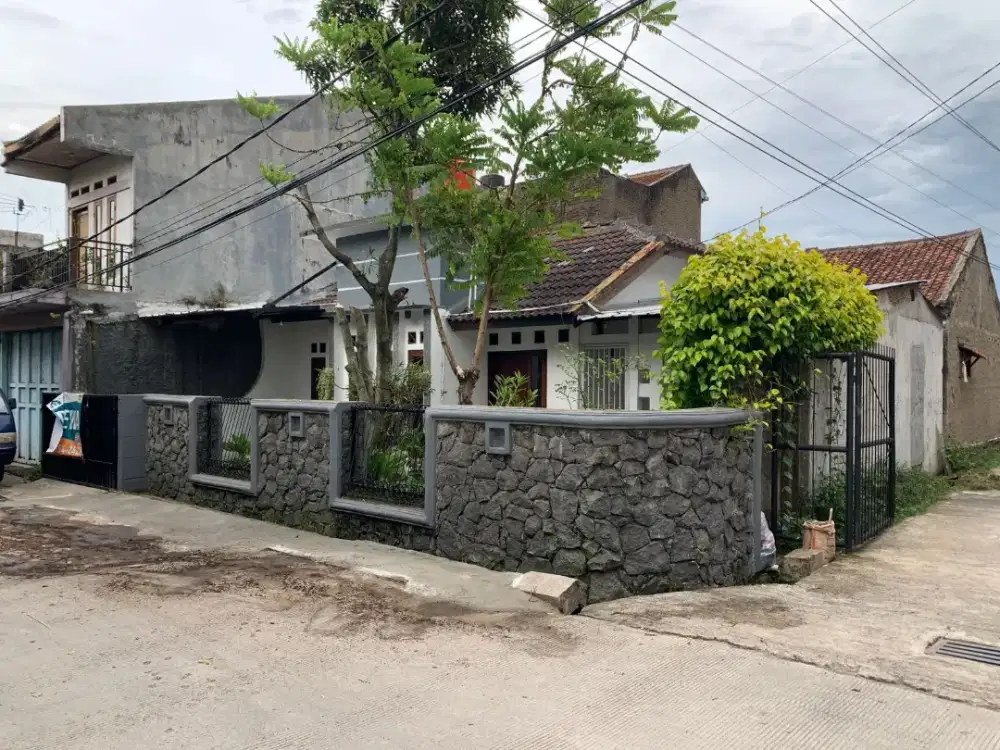 DIAEWAKAN RUMAH DEKAT ST TELKOM