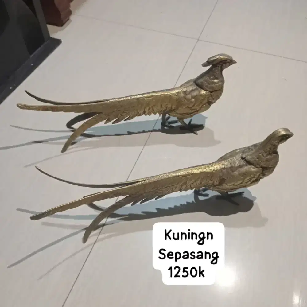 Burung kuningan antik sepasang