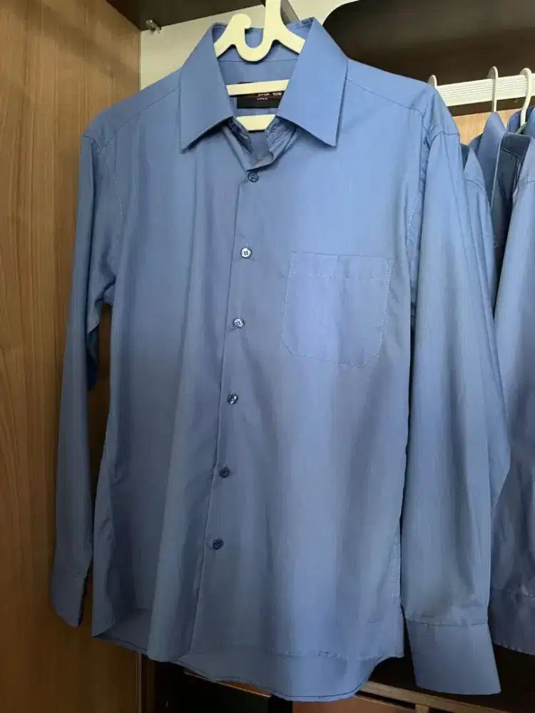 Kemeja Pria lengan panjang ukuran M dan L