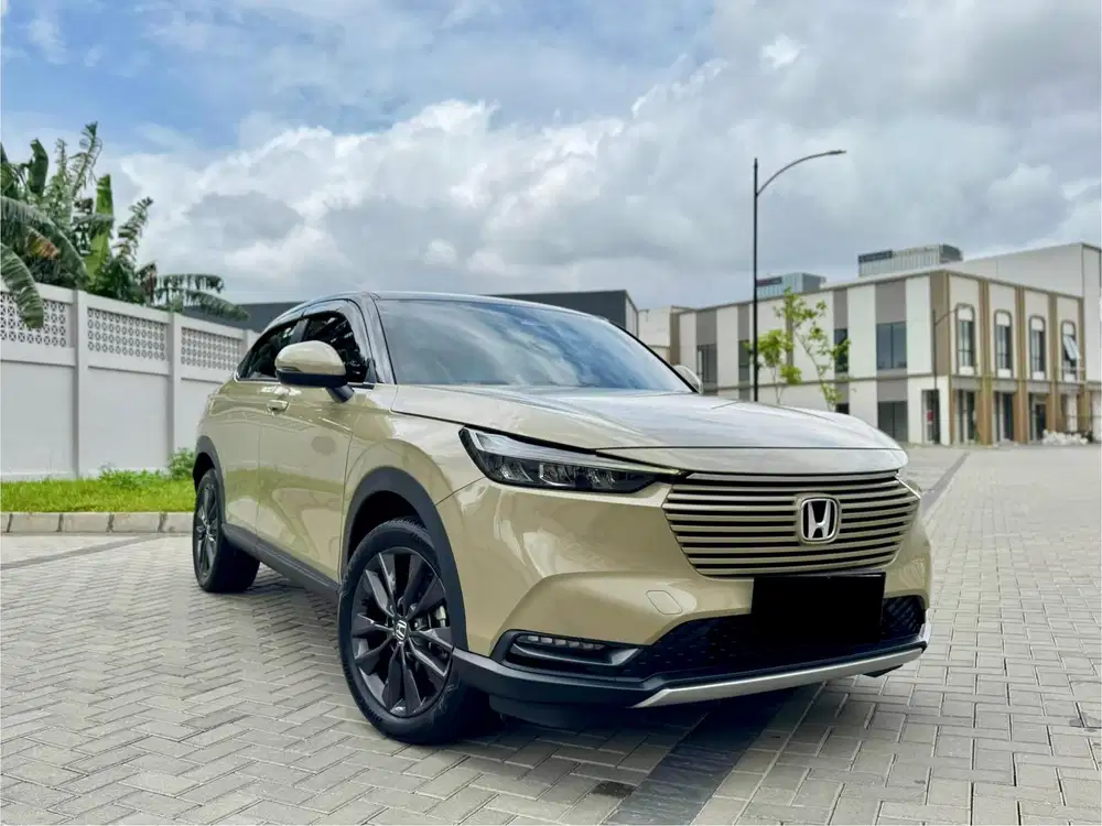 (KM 28 RIBU) Honda HRV 1.5 SE CVT Sensing Sand Khaki Two tone 2024