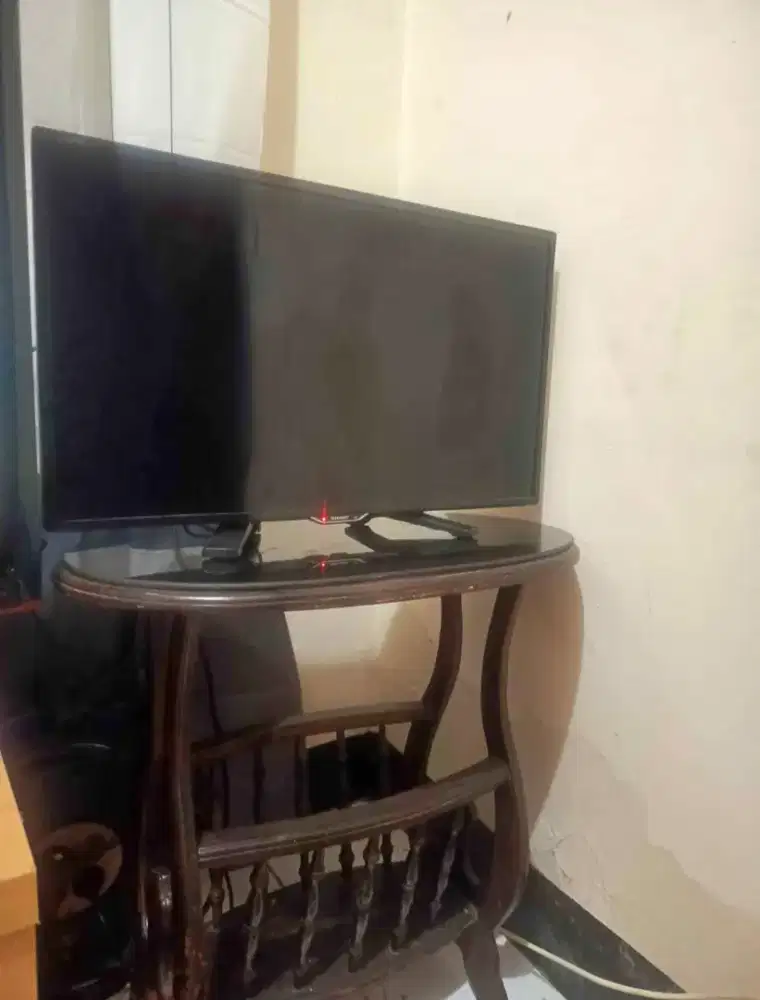 Tv led digital sharp 24 inch