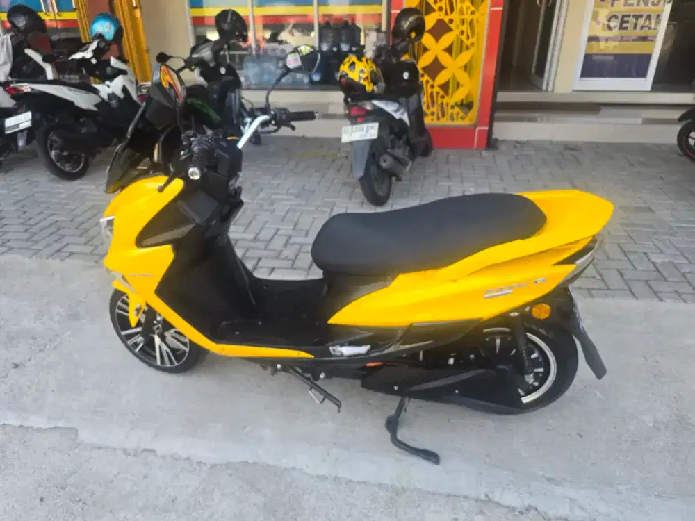 POLYTRON FOX R WARNA KUNING TANGAN PERTAMA