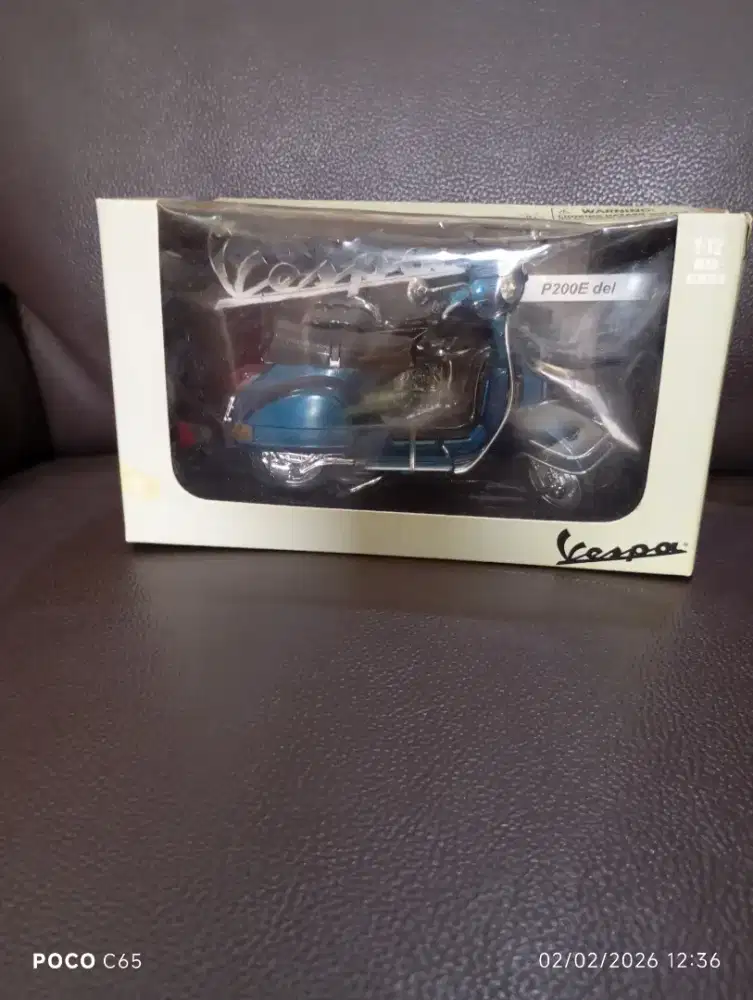 Miniatur Piaggio Vespa 1978  P200E, scale 1:12