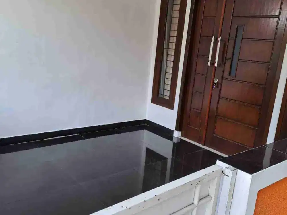 Dijual : Rumah Semi Furnish di Mutiara Depok
