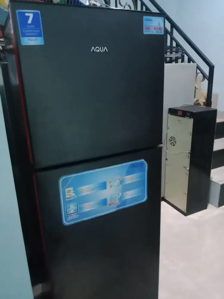 Kulkas 2 pintu merek aqua