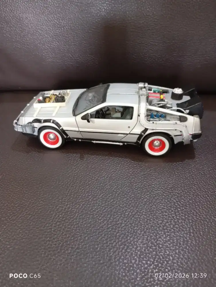 The DeLorean Time Machine from Back to the Future Part III Miniatur