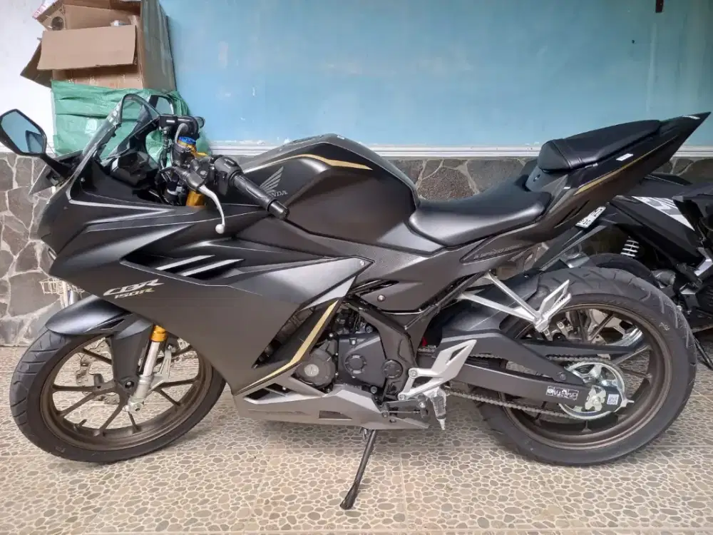 Honda CBR 150R Hitam