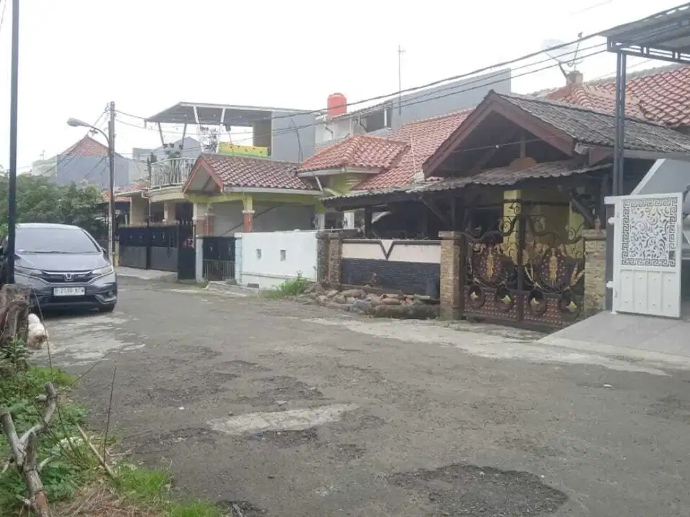 Disewakan Cepat Rumah Lokasi Nyaman di Harapan Indah Depan Bekasi