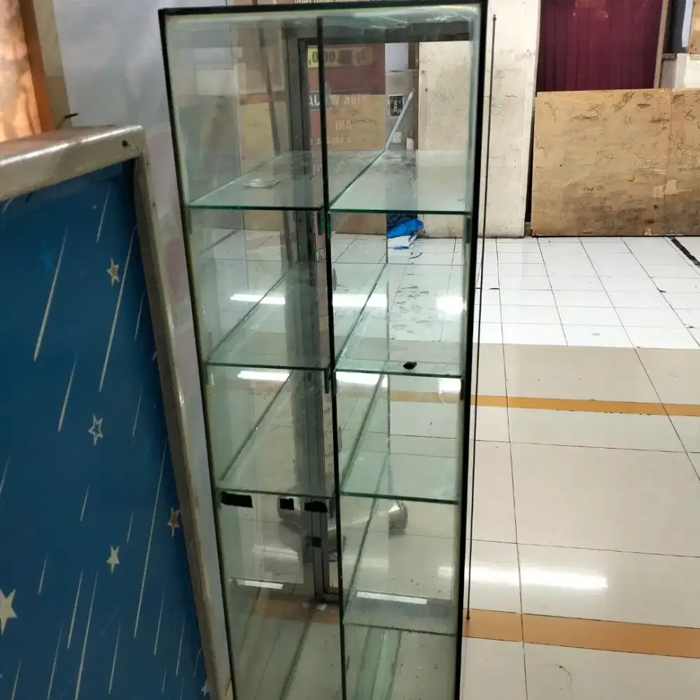 di jual etalase berdiri pajangan akcseosric