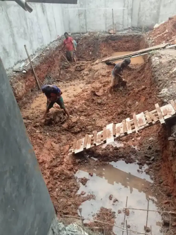 Pembuat lubang pondasi / cakar ayam