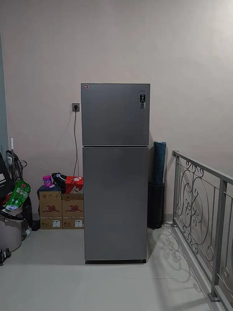 Kulkas 2 Pintu Aqua D 270