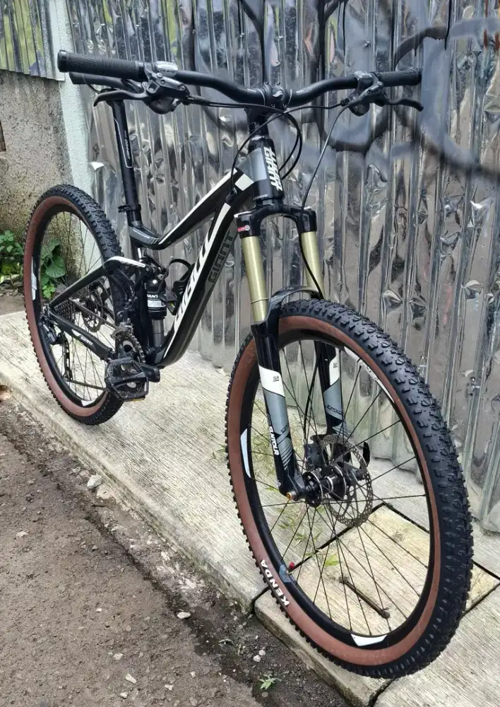 Sepeda MTB Giant Trance 27,5