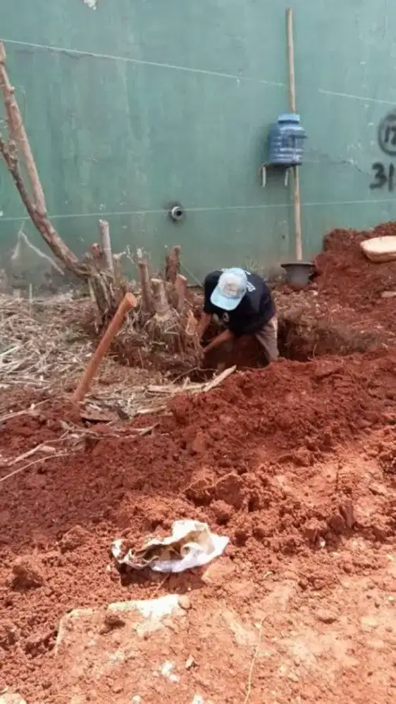 Gali lubang cakar ayam / pondasi
