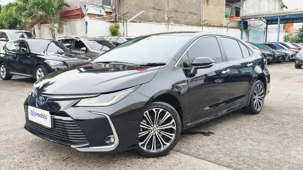 LIKE NEW - Toyota Corolla Altis 1.8 Hybrid-AT 2023