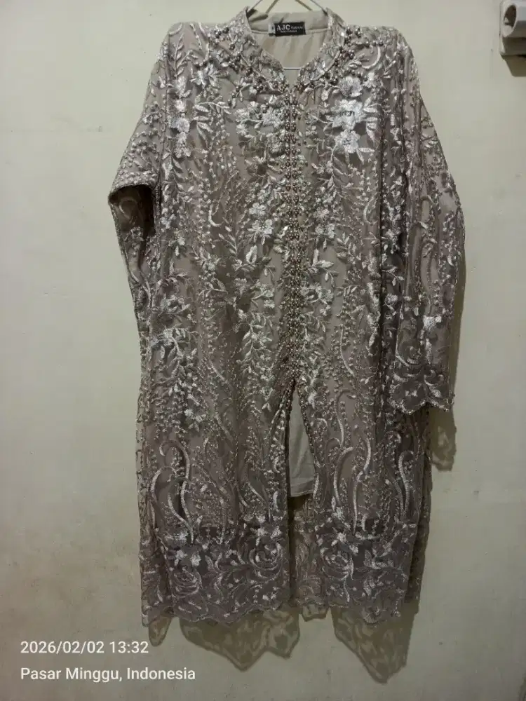Kebaya warna cream
