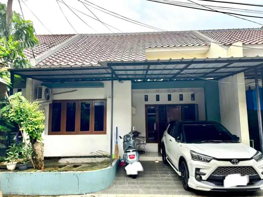 DIJUAL RUMAH FULL FURNISH JAKARTA SELATAN SIAP HUNI, HANYA 500 METER KE PINTU TOL