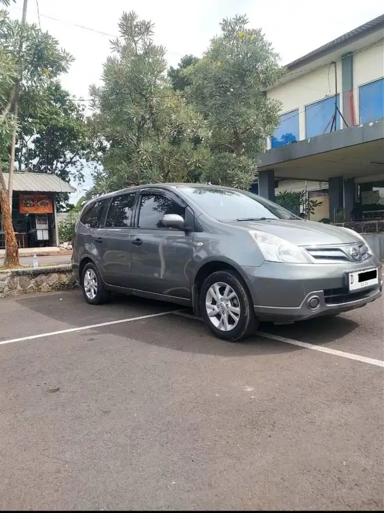 Dp12 2013 Nissan Grand Livina SV AT Matic Trwt Siap Mudik Bs TT Motor