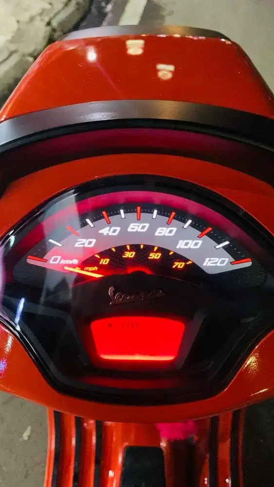 Vespa 125s 2023 km rendah