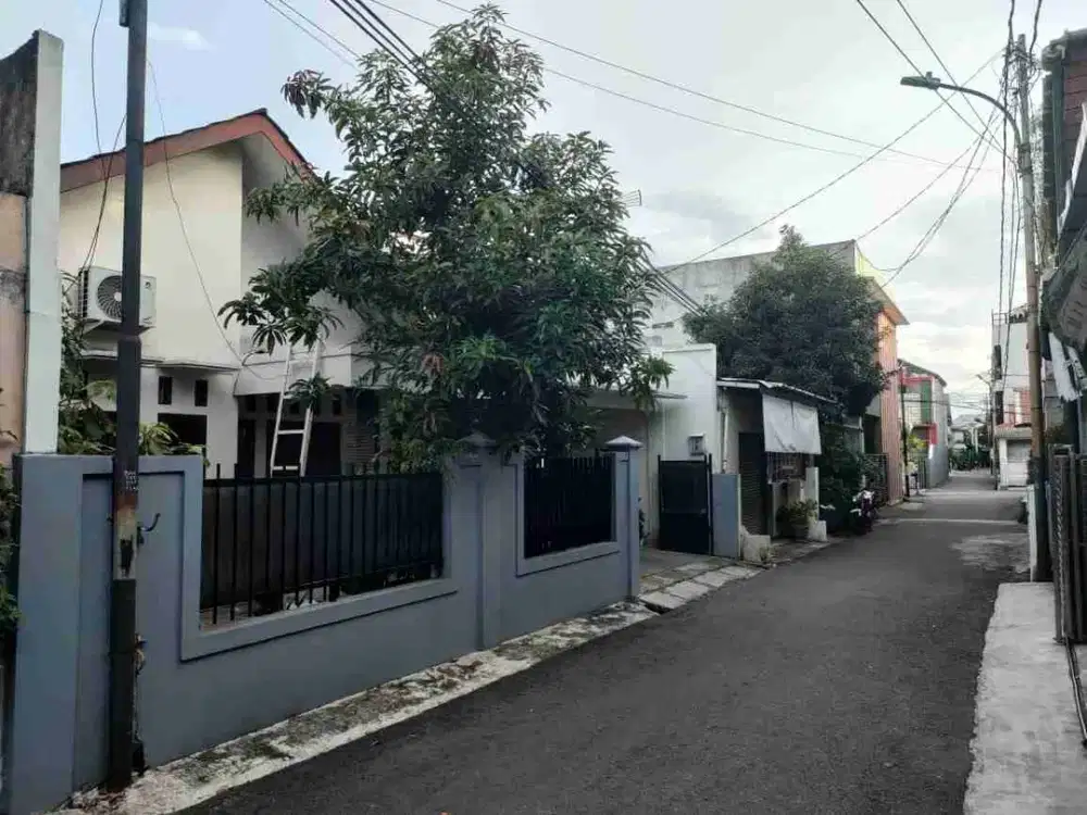 Rumah besar siap huni di Pulo gadung Jakarta Timur
