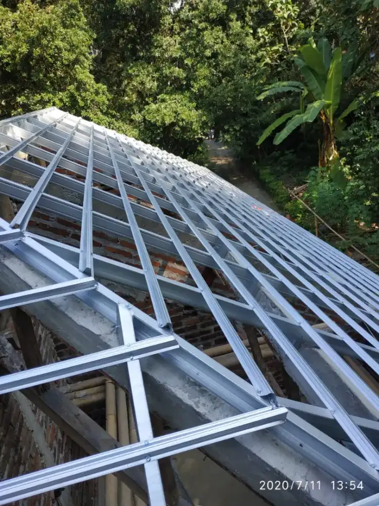 Pemasangan atap baja ringgan