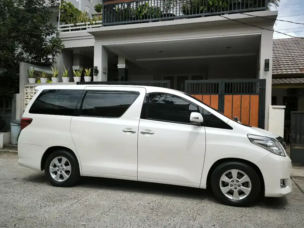 Alphard  Type X Welcab Tahun 2013. A/T. Warna putih cat original.