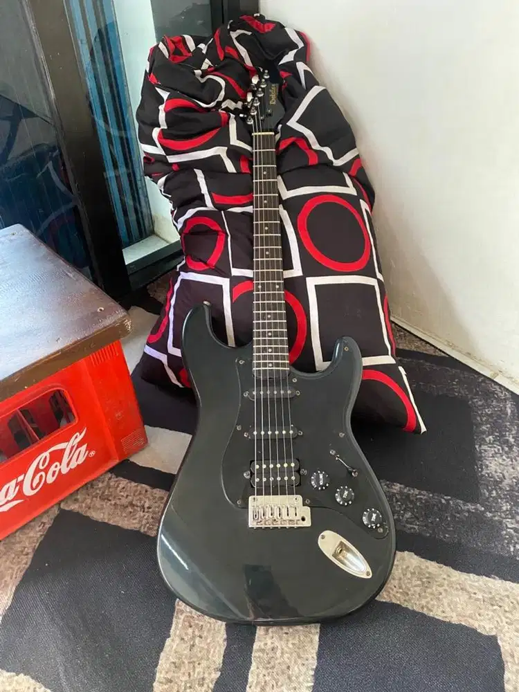 Rockstar By Rolling Stratocaster ST 648 Made In Taiwan