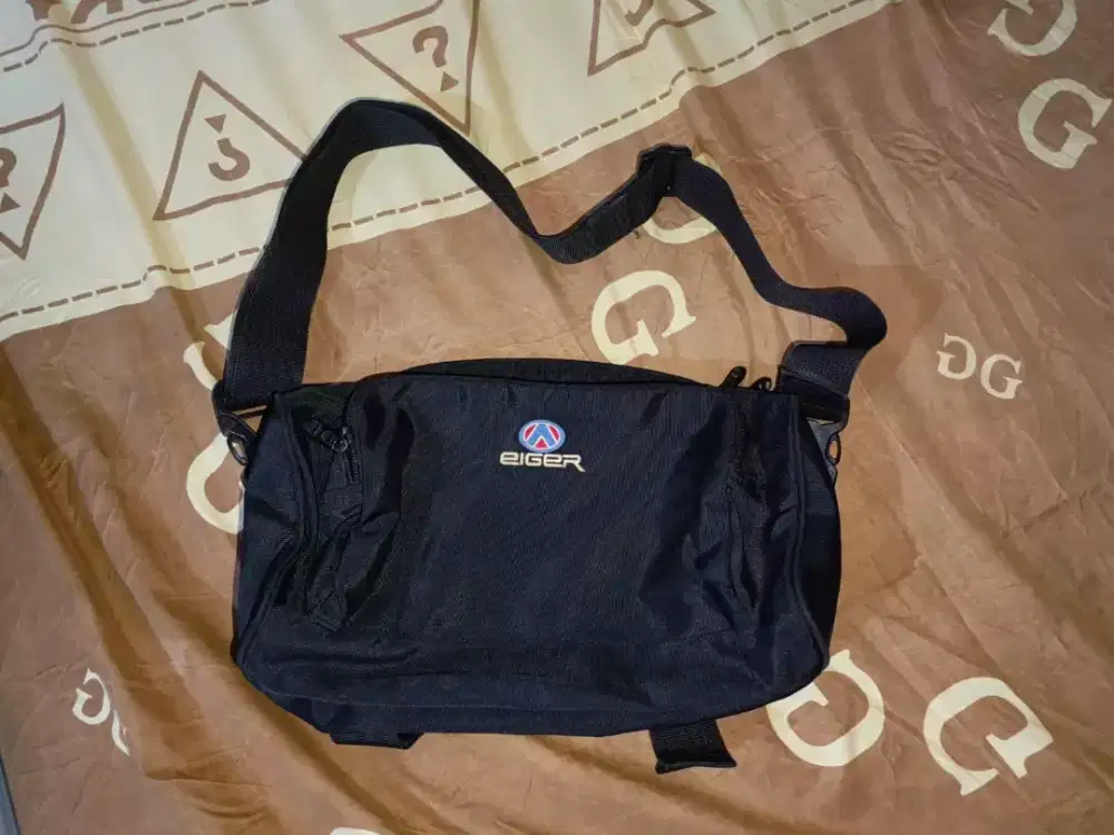 Tas selempang branded Eiger Original