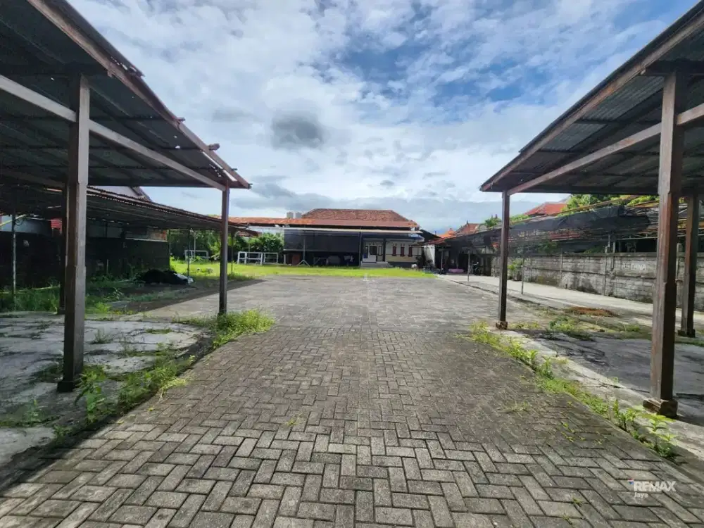 Tanah dan Bangunan Dijual di Pulau Moyo.