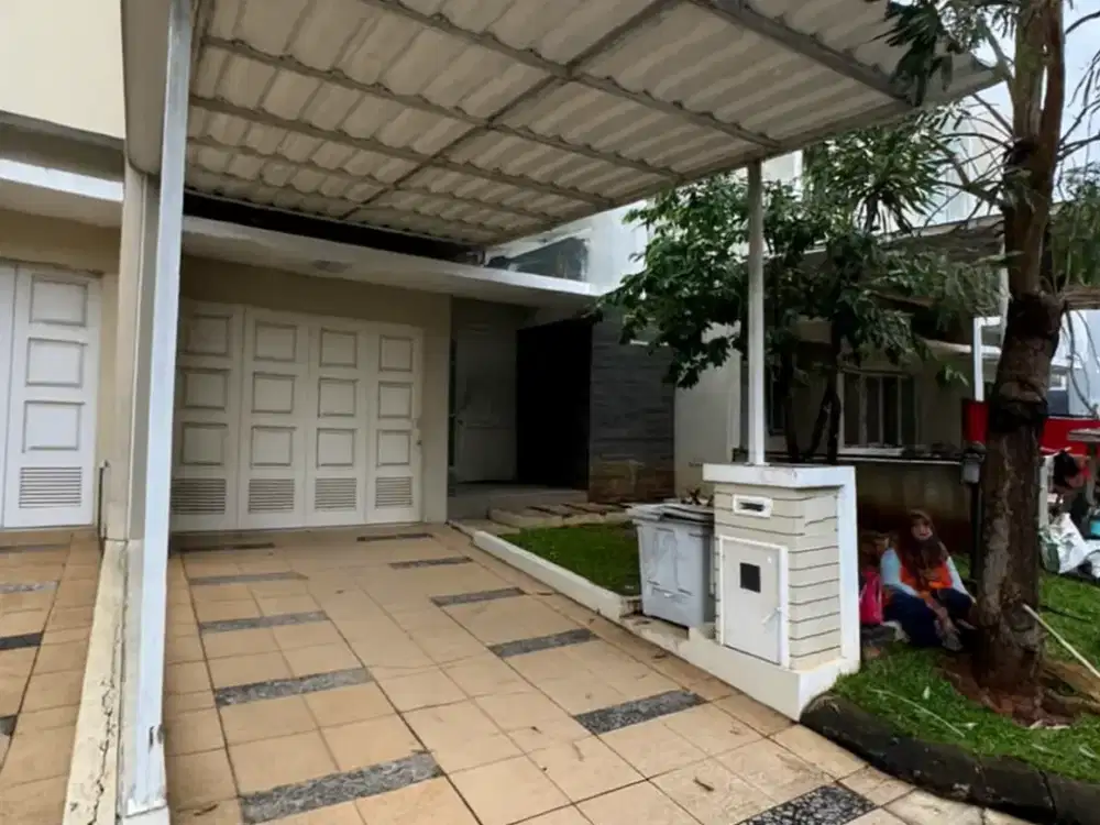 SEWA RUMAH CLUSTER CANARY THE SPRINGS SUMMARECON SERPONG