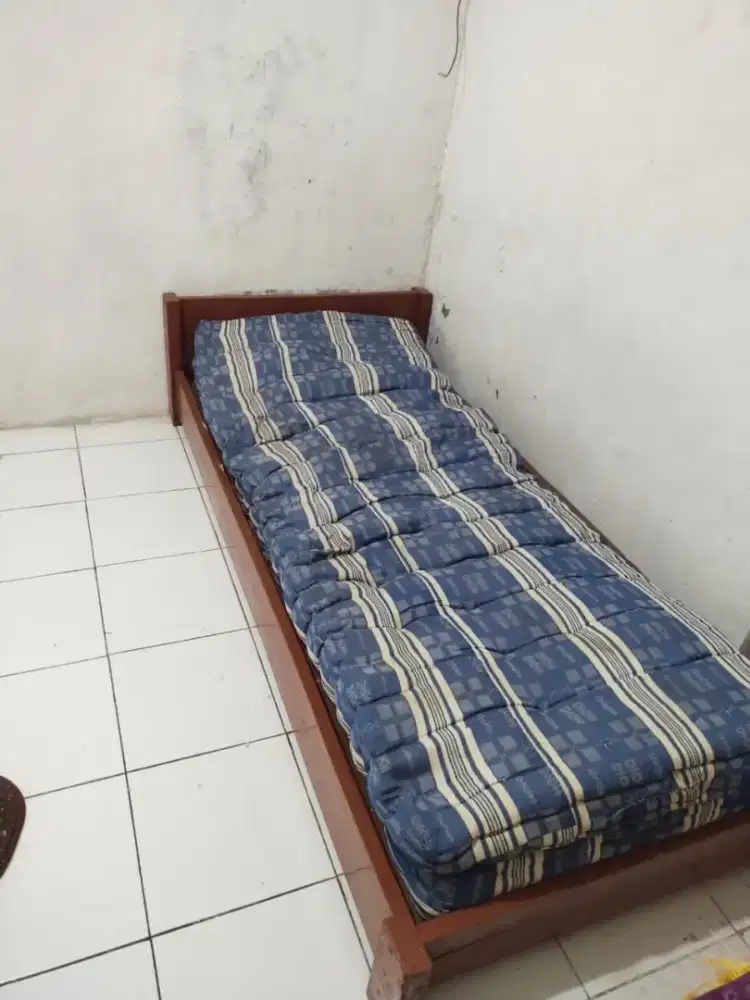 Dipan kayu dan kasur kapuk ukuran 200x90