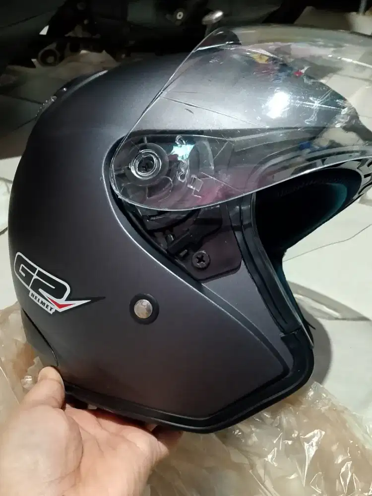 Helm , kondisi baru mulus